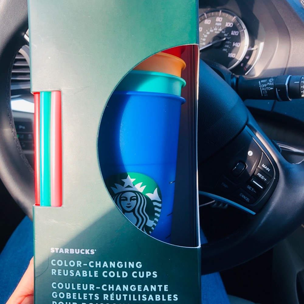 COPY - Starbucks Color changing cup
